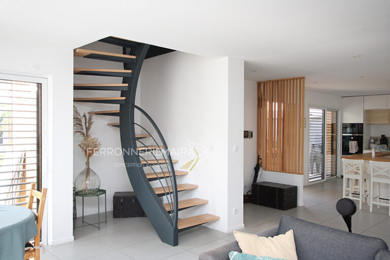 Escalier design sur mesure courbé – Ferronnerie Maira