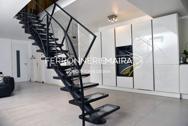 Escalier haut de gamme marches en verre - Ferronnerie Maira