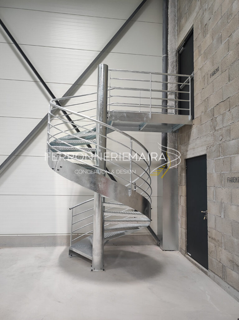 Escalier hélicoïdale limon acier - Ferronnerie Maira