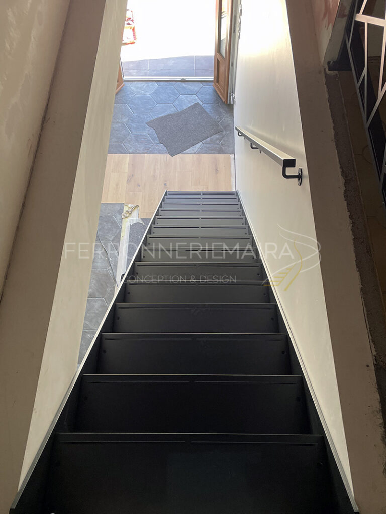 Escalier sur mesure en acier – Ferronnerie Maira