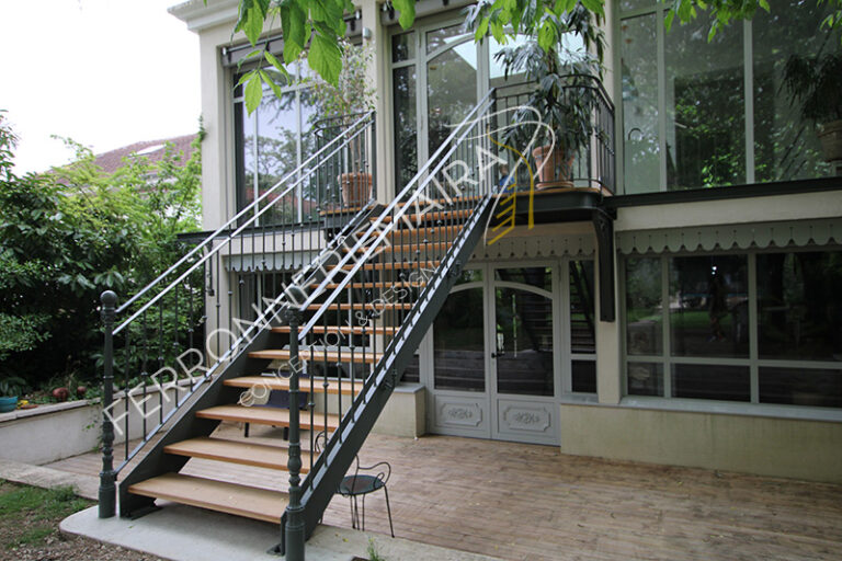 Escalier extérieur en métal et design – Ferronnerie Maira