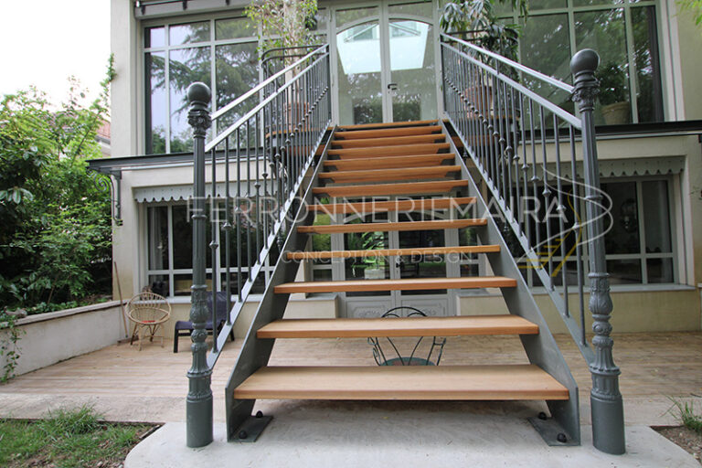 Escalier extérieur design acier bois – Ferronnerie Maira