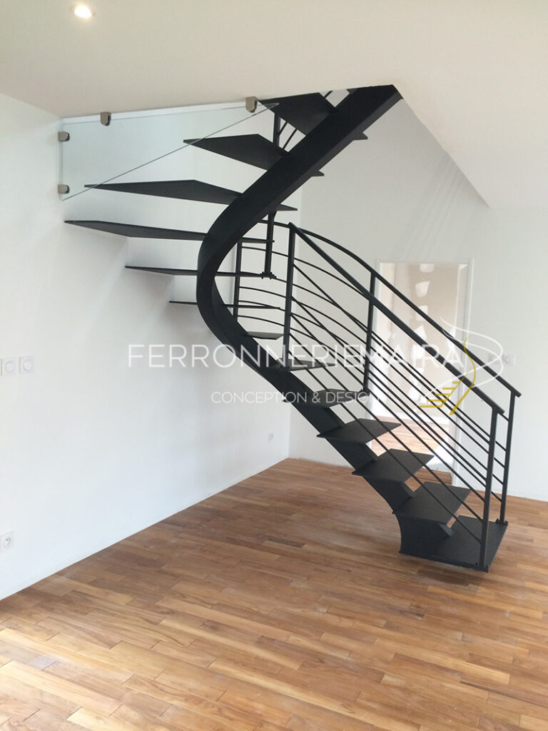 Escalier métallique design sur mesure – Ferronnerie Maira