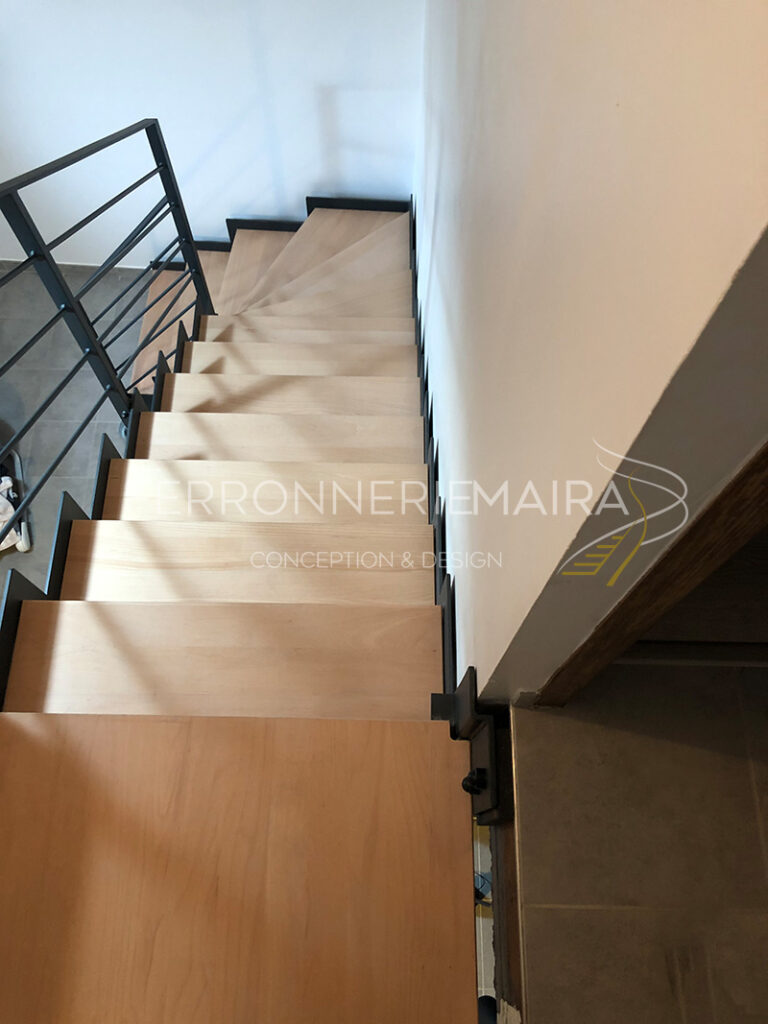 Escalier limon latéral crémaillere acier bois - Ferronnerie MAIRA