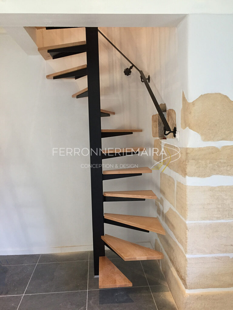 Escalier hélicoïdale sur mesure marches bois – Ferronnerie Maira