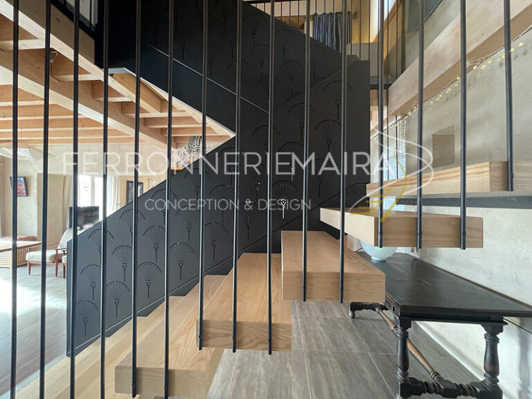 Escalier haut de gamme métal et bois - Ferronnerie Maira
