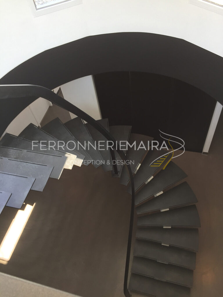 Escalier métallique sur mesure débillardé  - Ferronnerie Maira