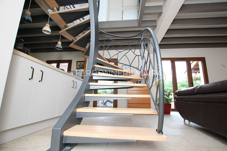 Escalier axial courbé acier bois - Ferronnerie Maira